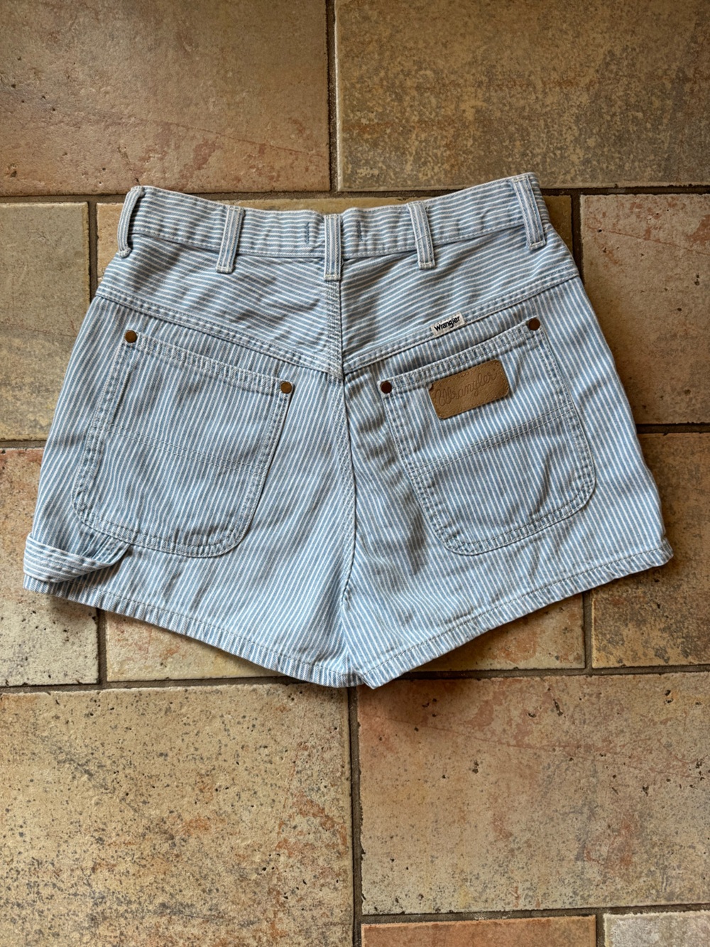 Wrangler Women’s Blue & White Striped Hick Horay Denim Carpenter Shorts Size 26 - Picture 7 of 11